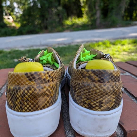 Vélez low platform sneakers in snakeskin and neon. EUC size 39 (8.5) - Picture 8 of 9
